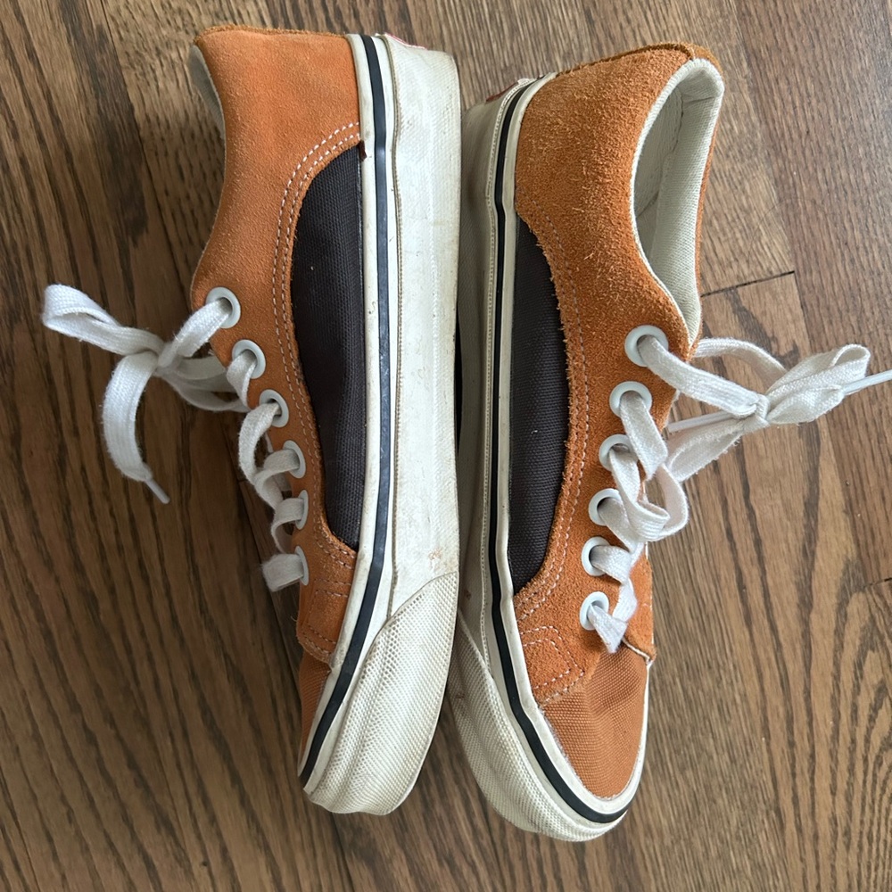 Suede limited edition Vans, W7
